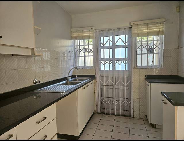 2 BEDROOM TOWNHOUSE FOR SALE IN SHERWOOD